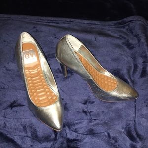 Dolce Vita silver metallic heels! 👠